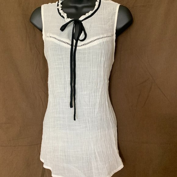 Flower & Feather Women´s White Top Blouse, Size XL - Picture 3 of 16